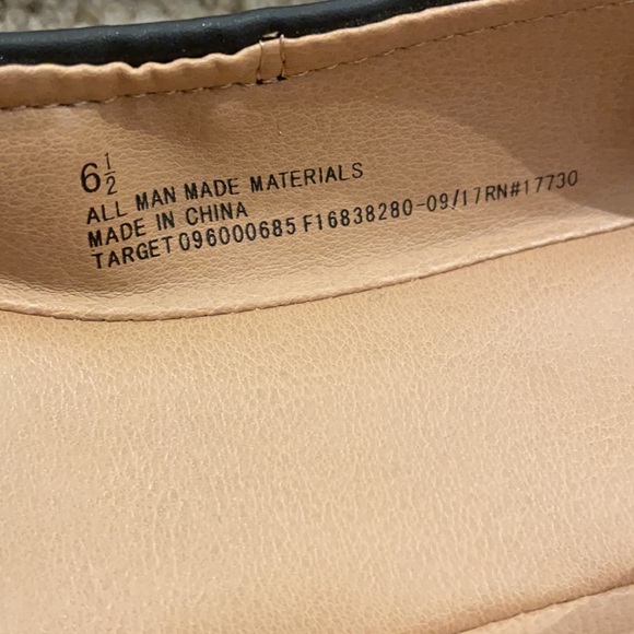 Black Flats - Picture 2 of 3